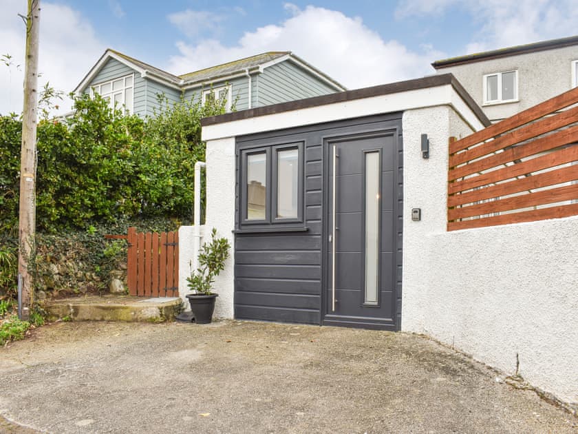 Exterior | Chyvelyn, Perranporth