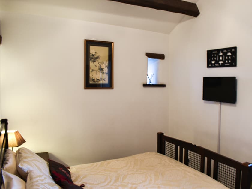 Double bedroom | Brunthwaite Cottage, Brunthwaite, near Silsden