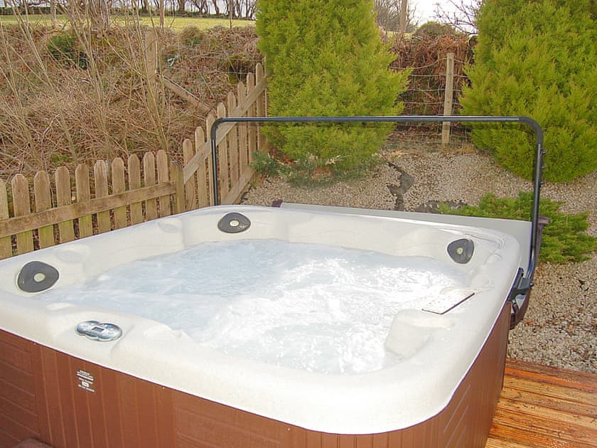 Hot tub | Ty Pen Y Bryn, Dolgellau