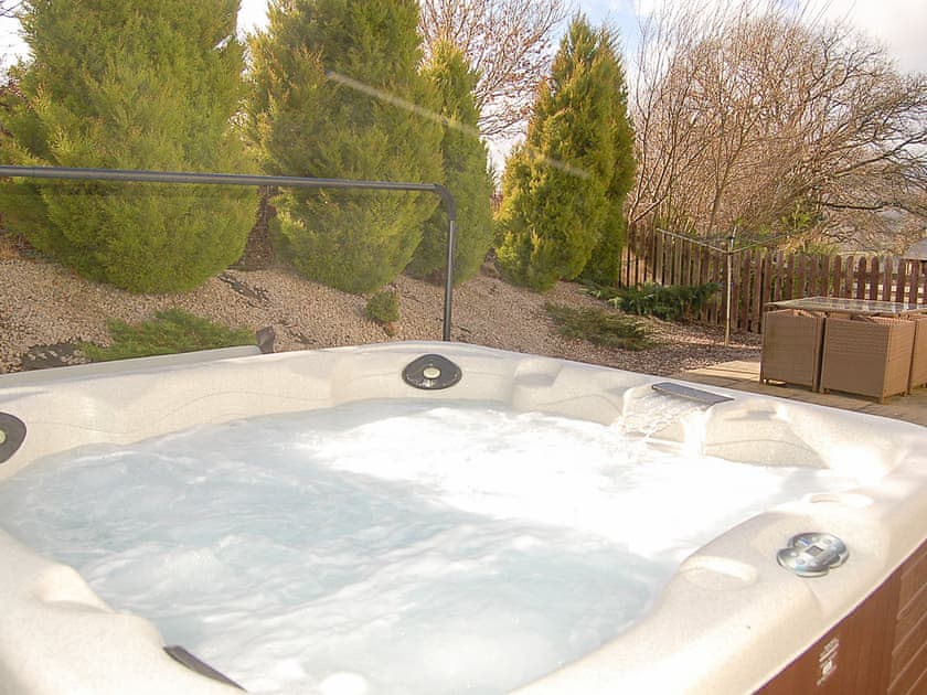 Hot tub | Ty Pen Y Bryn, Dolgellau