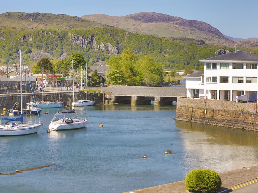 Setting | Glaslyn Harbour Views, Porthmadog