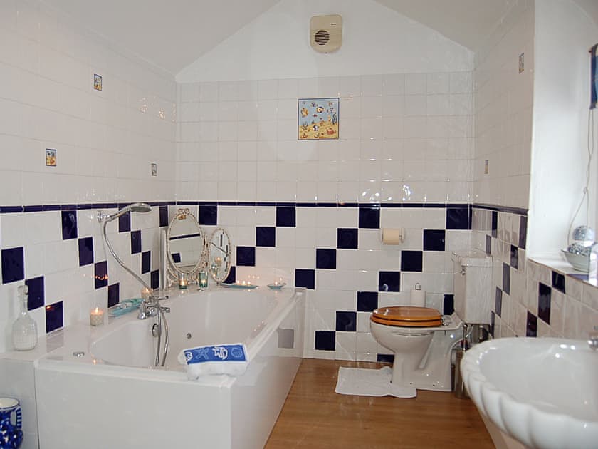 En-suite | Dolphin Beach House, Tywyn