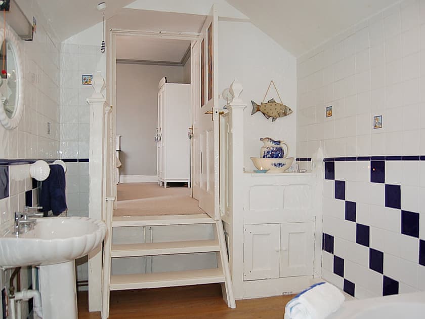 En-suite | Dolphin Beach House, Tywyn