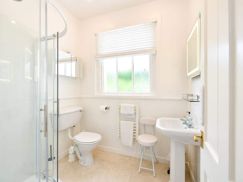 Shower room | Pinclanty Cottage, Girvan