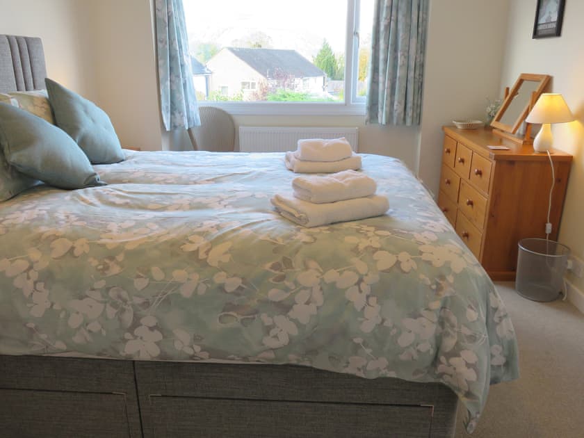 Double bedroom with kingsize bed  | Heatherside, Portinscale near Keswick