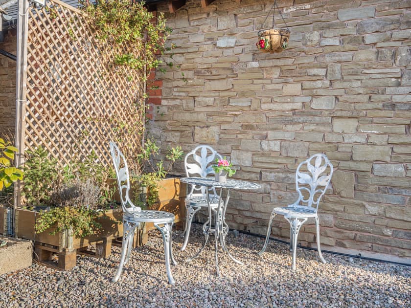 Sitting-out-area | The Stables, Lugg Bridge, near Hereford