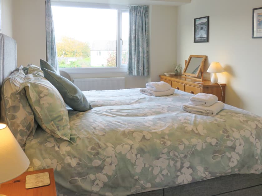 Double bedroom with King size bed | Heatherside, Portinscale near Keswick