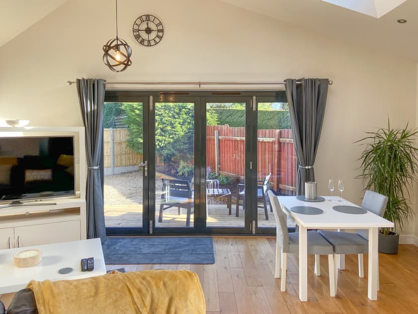 Open plan living space | Woodside Retreat, Newbold Coleorton