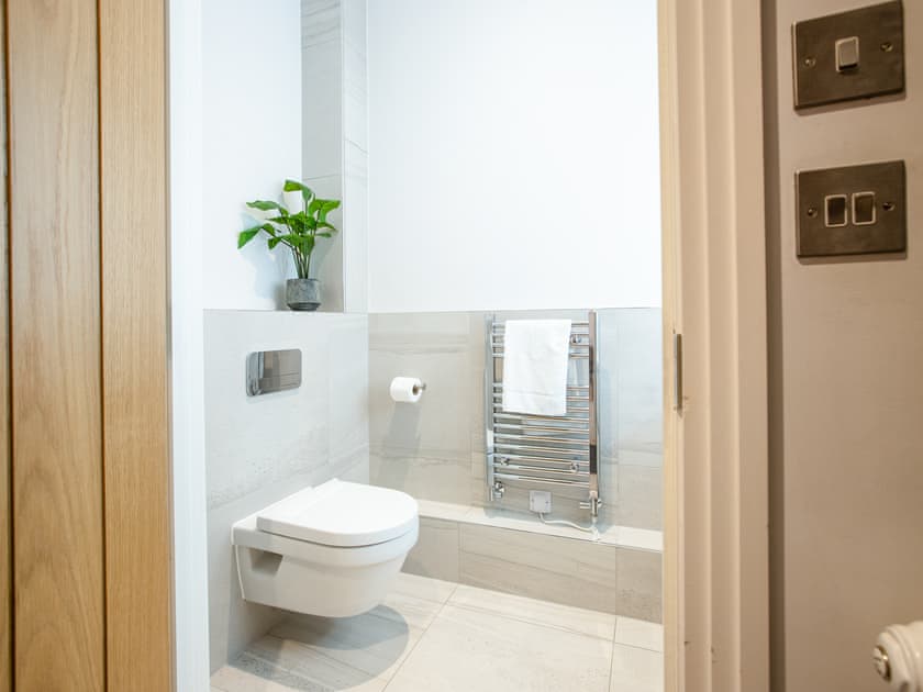 Separate toilet | Windsor Castle Apartment 2 - Windsor Castle Apartments, Windsor