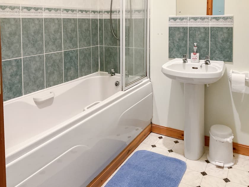 Bathroom | Courtyard Cottage, Inverness