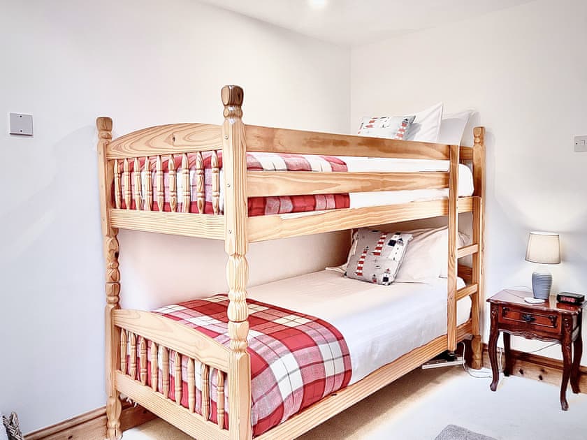 Bunk bedroom | Anneth Lowen - Rescorla Farm Cottages, Mevagissey, near St. Austell