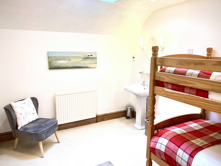Bunk bedroom | Anneth Lowen - Rescorla Farm Cottages, Mevagissey, near St. Austell