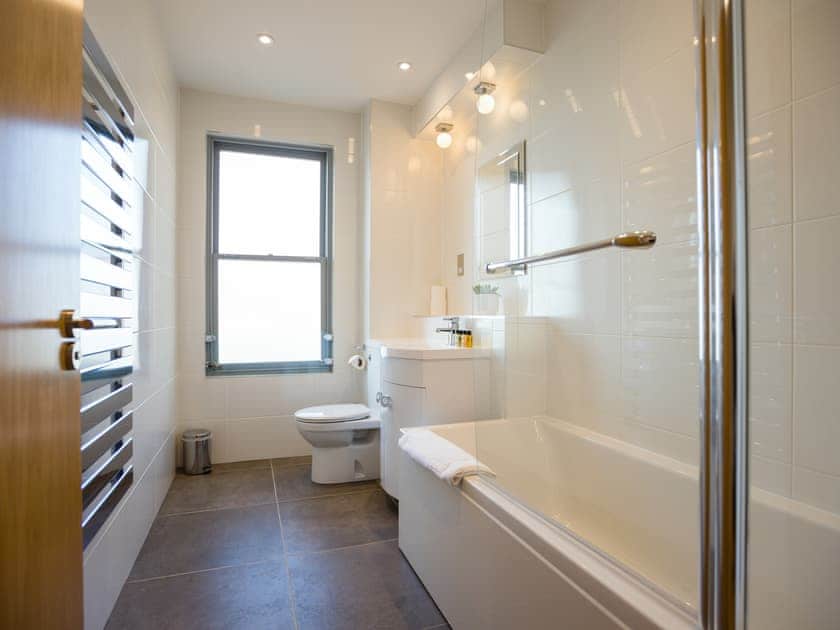 Shower room | King Edward 6 - King Edward Apartments, Windsor