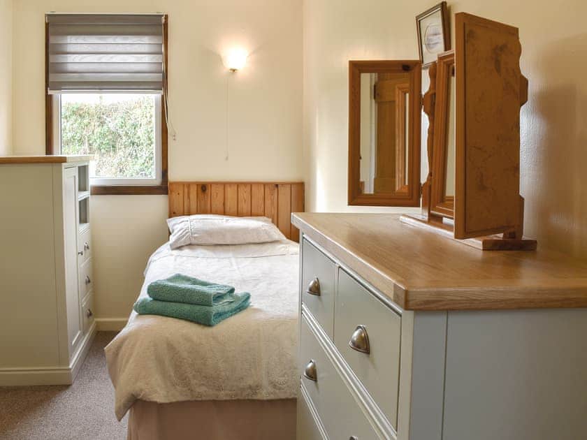 Twin bedroom | Bwthyn, Criccieth