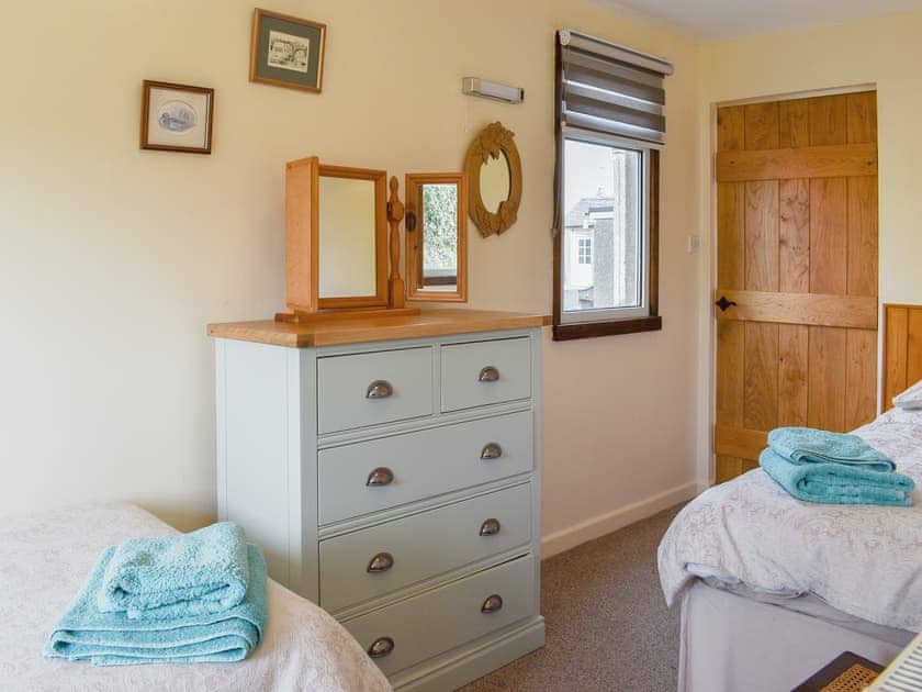 Twin bedroom | Bwthyn, Criccieth