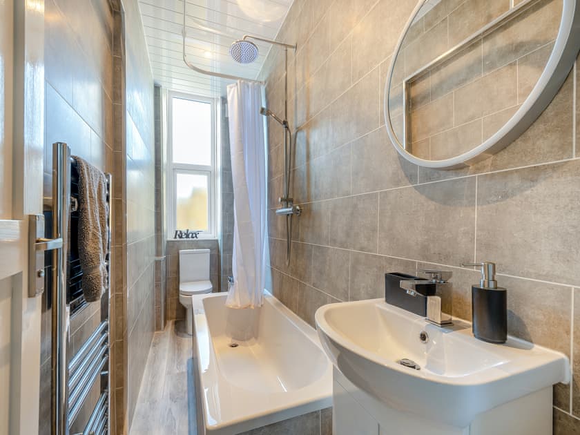 Bathroom | Sandy Nook - Bank Apartments, Troon