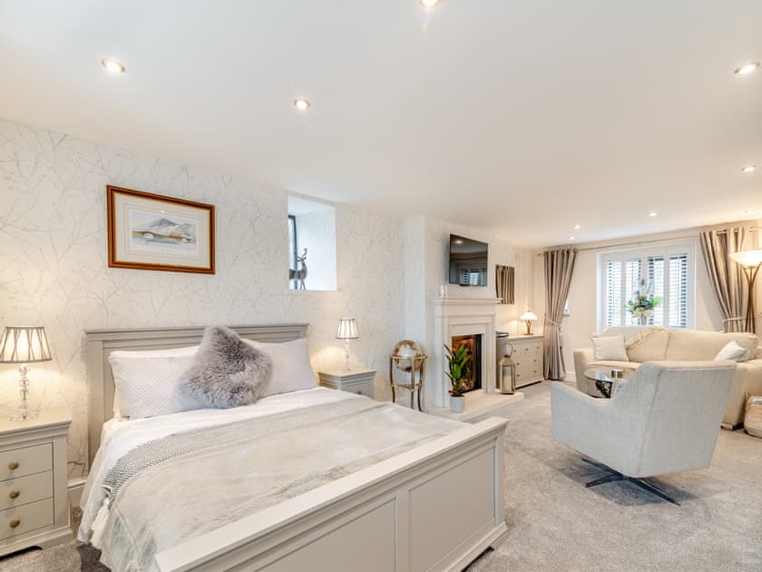 Open plan living space | Shireburn Suite, Hurst Green