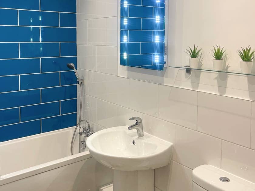 Bathroom | The Holiday House, Benllech