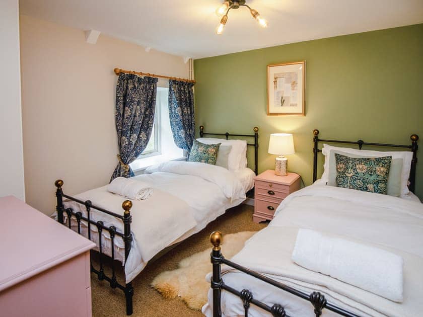 Twin bedroom | Keeper’s Cottage - Rudge Farm Cottages, Chilcombe, near Bridport