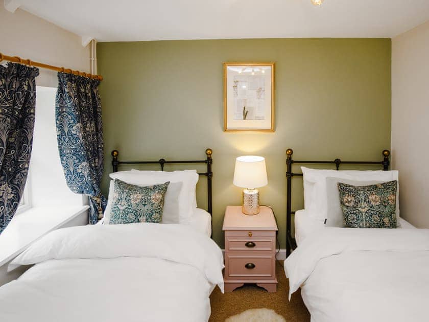 Twin bedroom | Keeper’s Cottage - Rudge Farm Cottages, Chilcombe, near Bridport