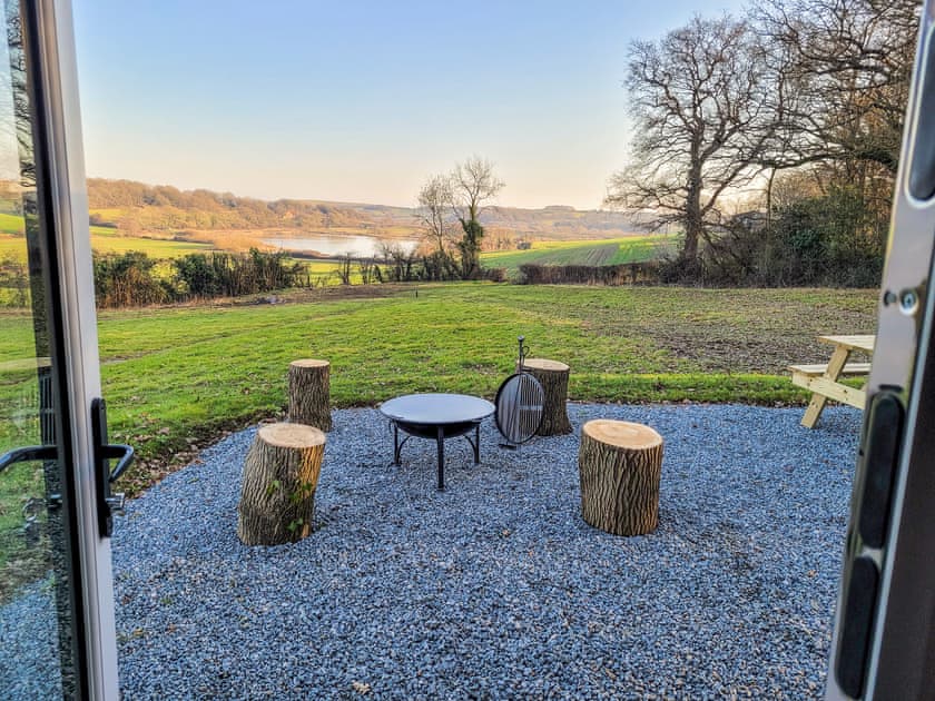 Sitting-out-area | Hayfield Haven - Hill Croft Farm Pods, Crowhurst