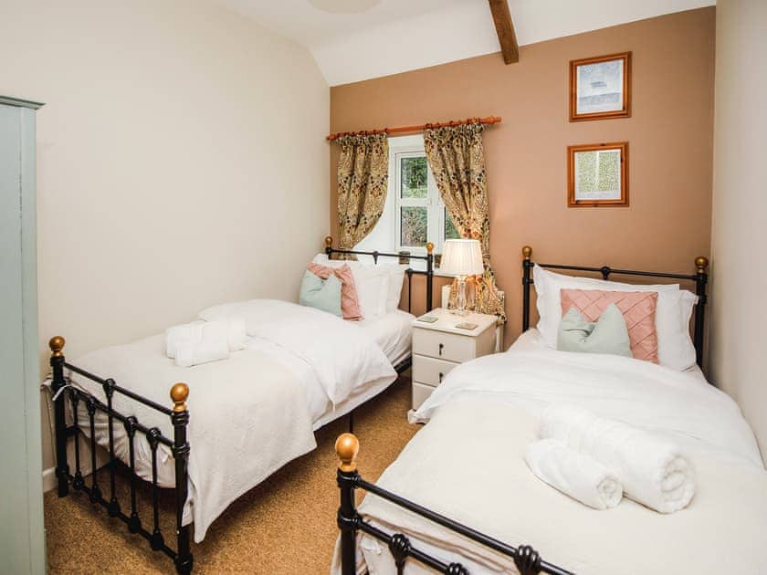 Twin bedroom | Orchard Cottage - Rudge Farm Cottages, Chilcombe, near Bridport