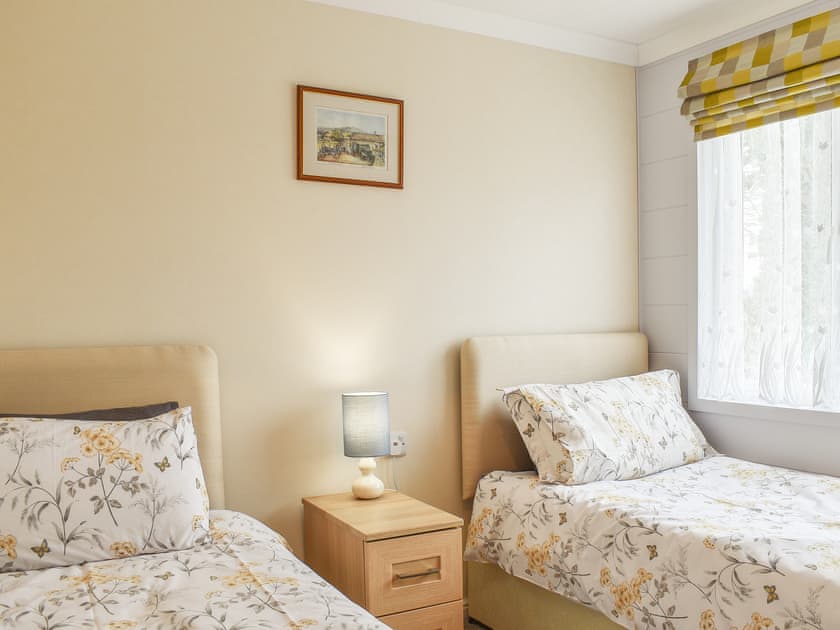 Twin bedroom | Buckland Lodge - Whitey Top Lodges, Pentridge