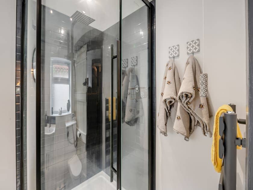 Shower room | The Tipsy Bee at 143, Guisborough