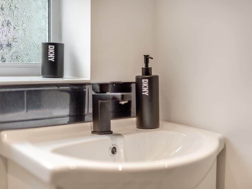 Shower room | The Tipsy Bee at 143, Guisborough