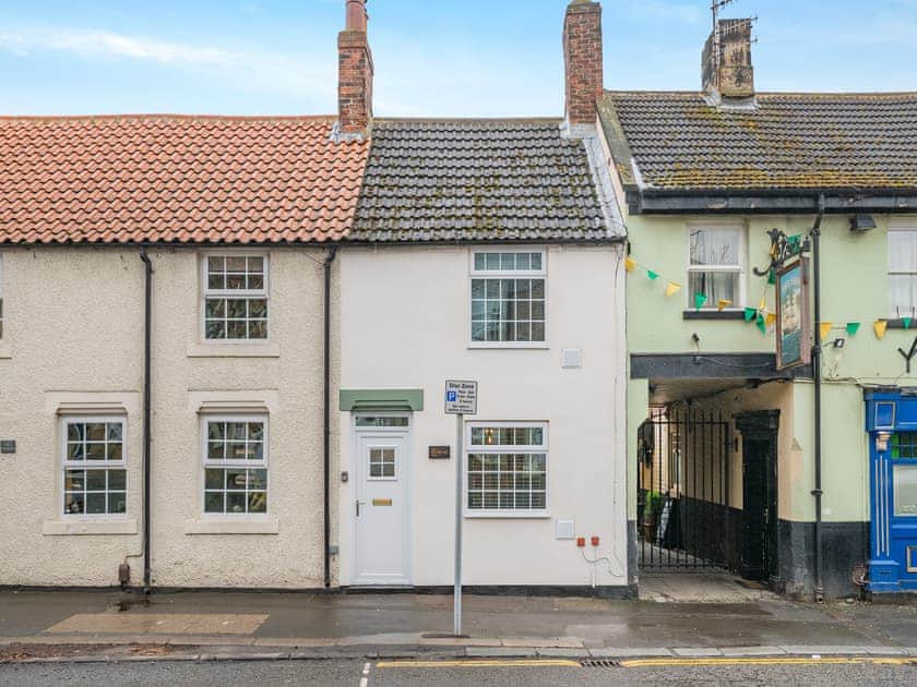 Exterior | The Tipsy Bee at 143, Guisborough
