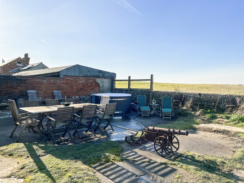 Sitting-out-area | Coastguard’s Cottage, Weybourne