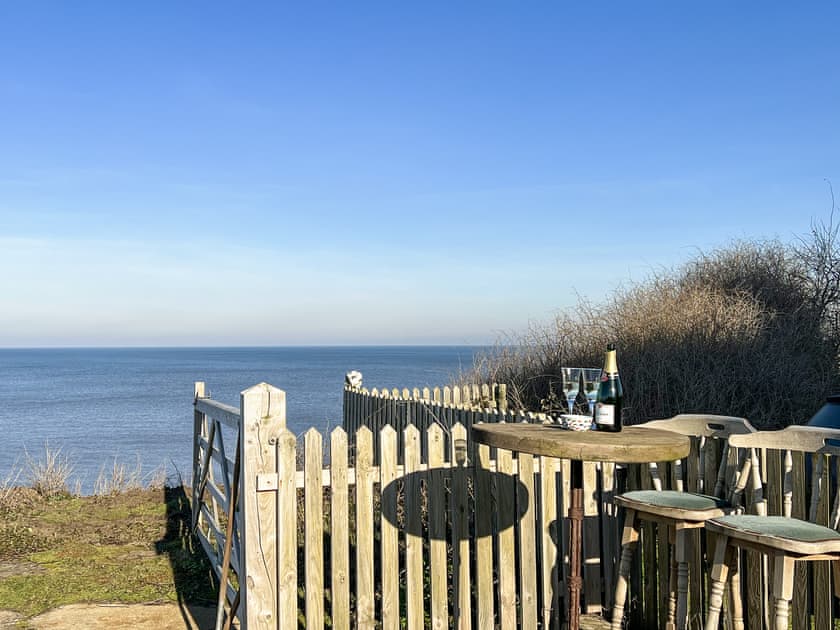 Sitting-out-area | Coastguard’s Cottage, Weybourne