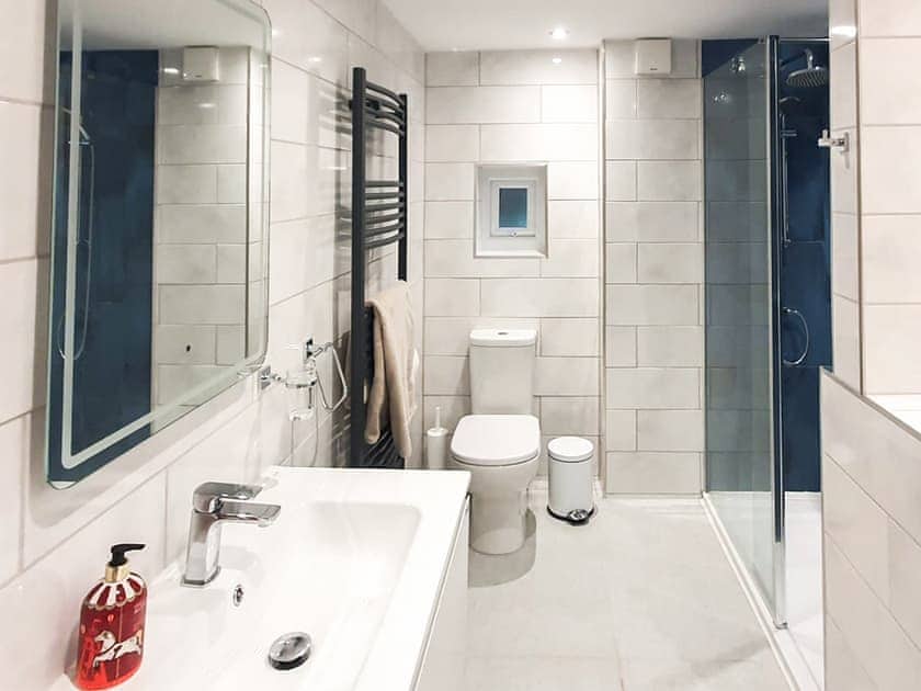 Ensuite | Sun Peaks, Salcombe