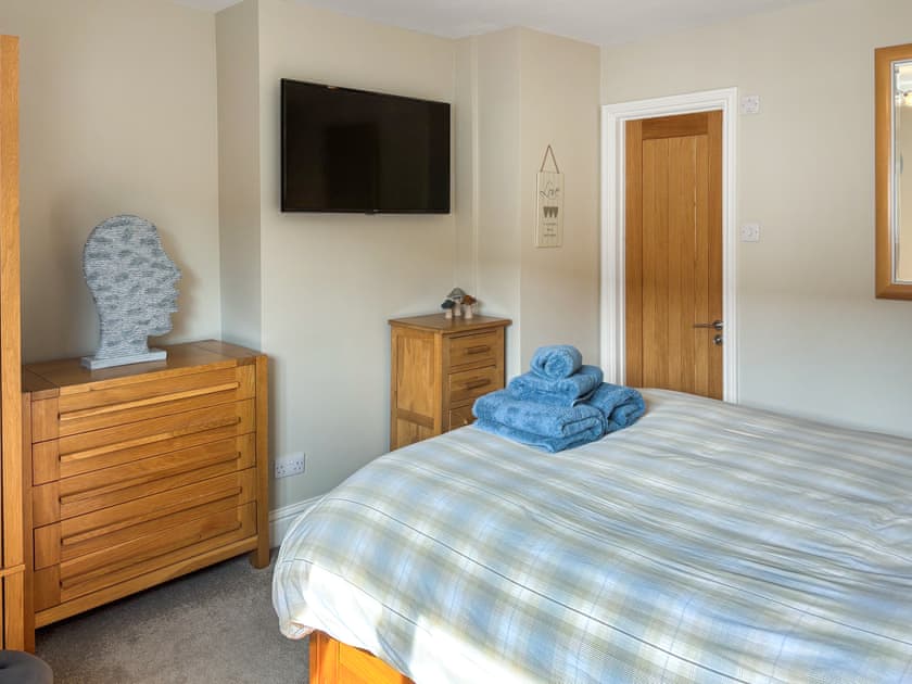 master bedroom leading to en-suite | Kielder Kip House, Kielder