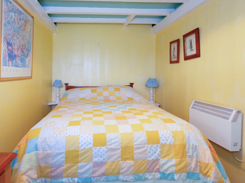 Double bedroom | Yellow - Coastal Path Cottages, Trefor