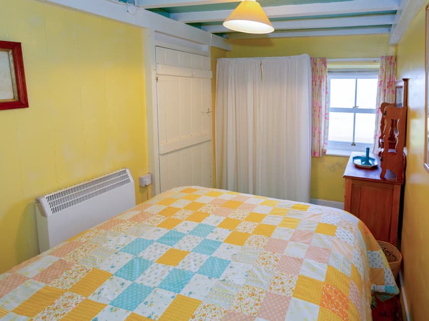 Double bedroom | Yellow - Coastal Path Cottages, Trefor