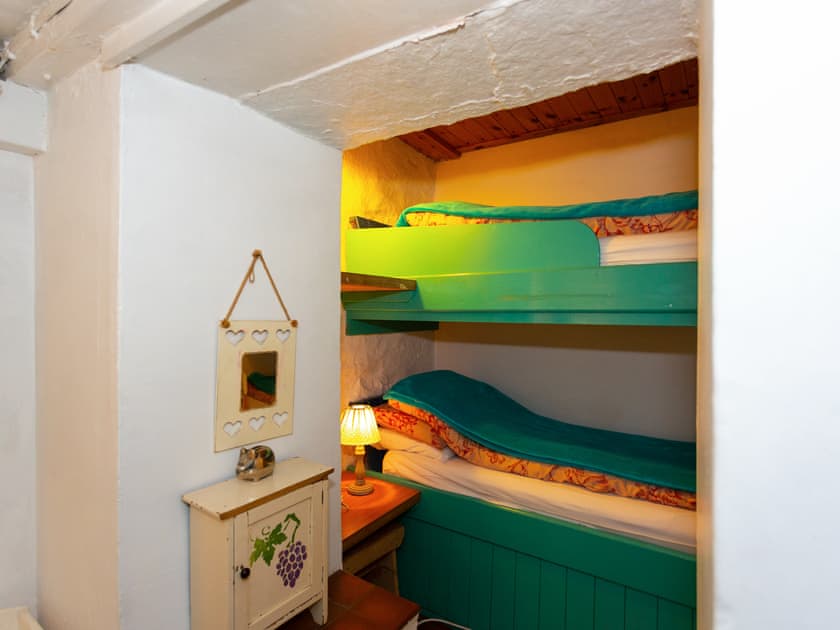 Bunk bedroom | Yellow - Coastal Path Cottages, Trefor