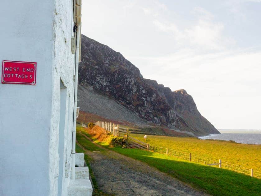 Outdoor area | Blue, Red, Yellow - Coastal Path Cottages, Trefor