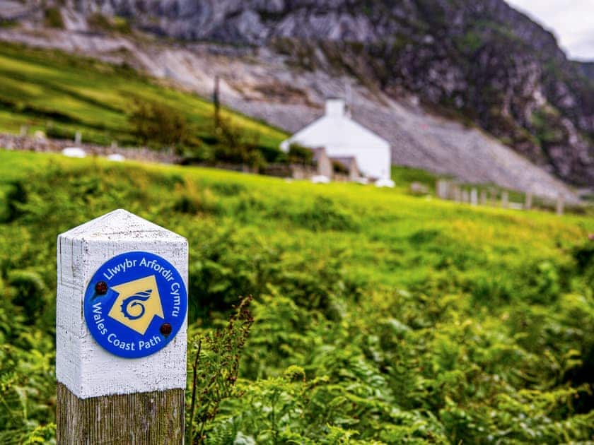 Surrounding area | Blue, Yellow, Red - Coastal Path Cottages, Trefor