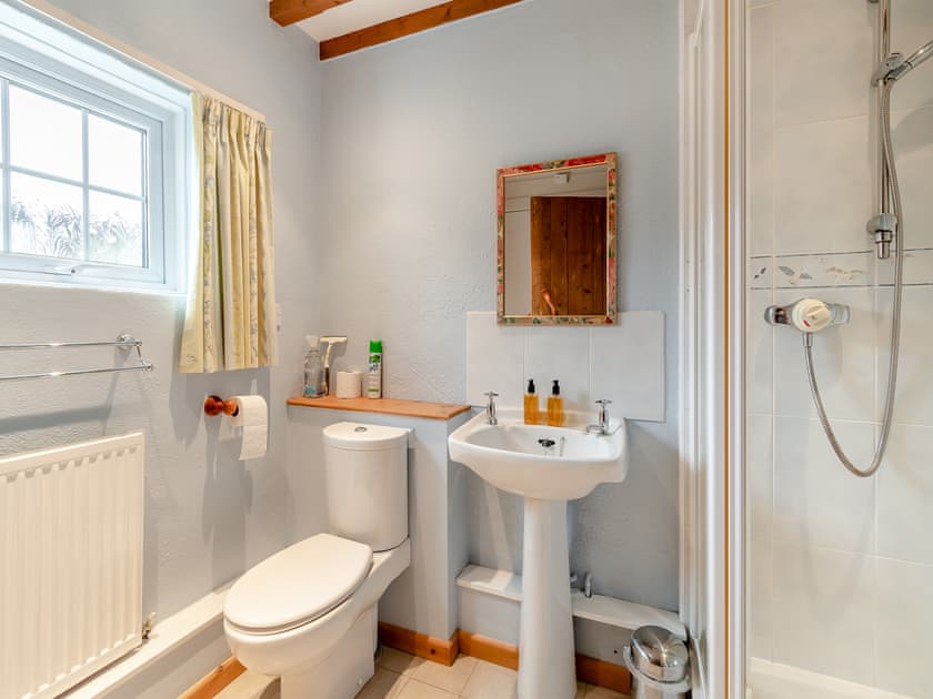 Shower room | Cwm Eithin (Cerbid), Cerbid