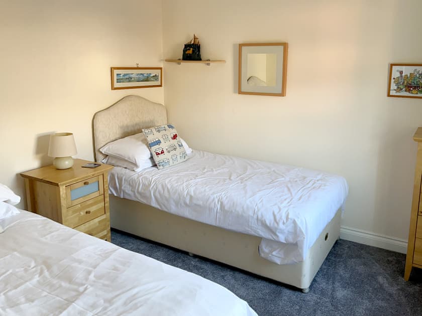 Twin bedroom | 5 Shoreside, Shaldon