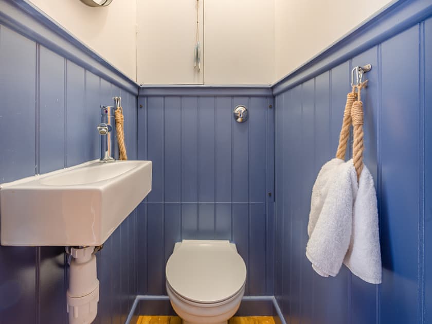 Separate toilet | Jarvies Cottage, Boscastle