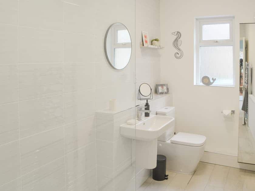 Shower room | Scotswood, Amble