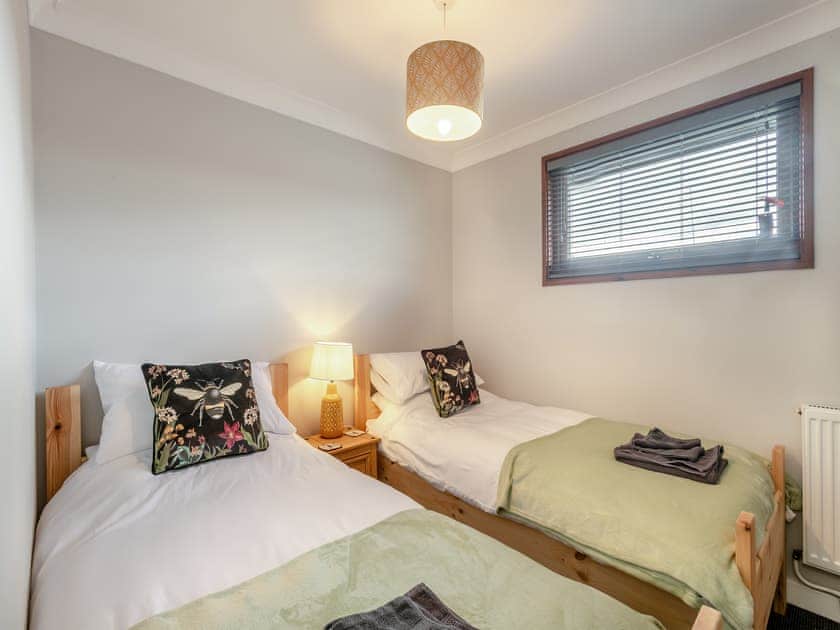 Twin bedroom | River Retreat - Norfolk Holiday Lodges, Brundall