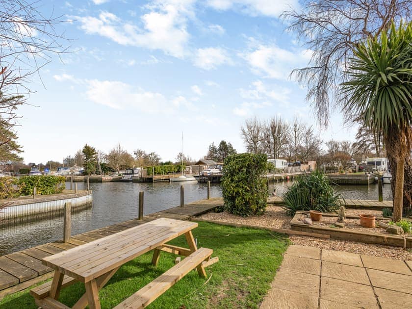 Garden | River Retreat - Norfolk Holiday Lodges, Brundall
