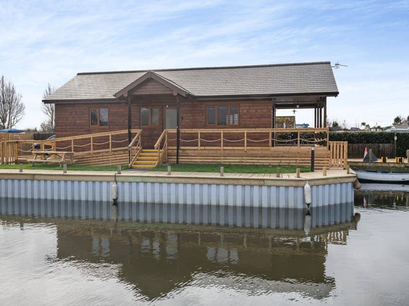 Exterior | River Bay - Norfolk Holiday Lodges, Brundall