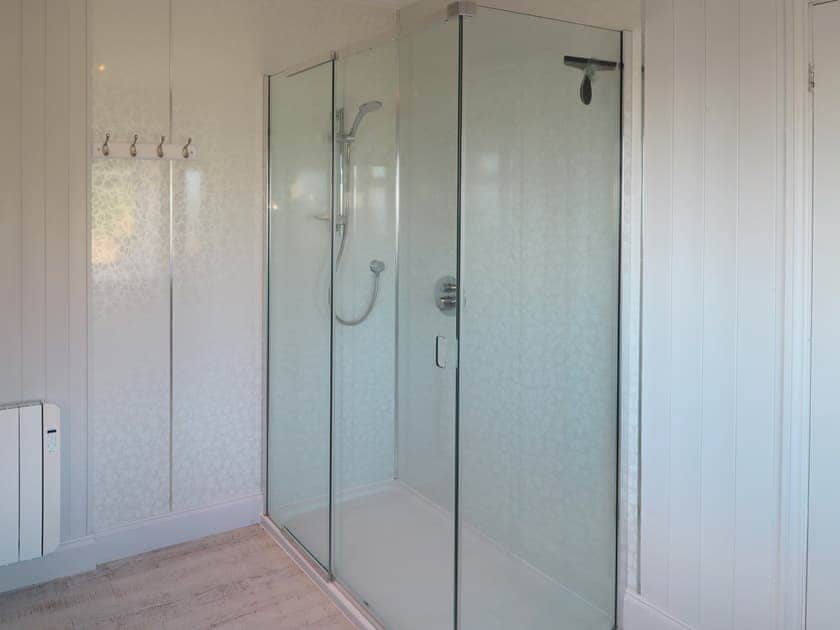 En-suite | Bella Vista, Ventnor
