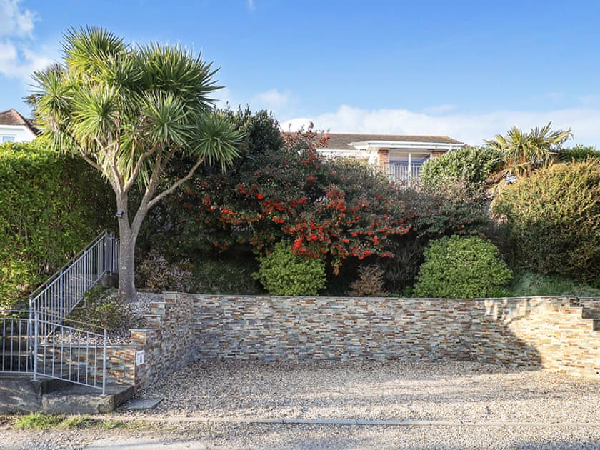 Parking area and exterior | Bella Vista, Ventnor