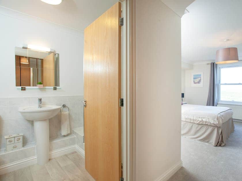 En-suite | Spinnakers, Newquay