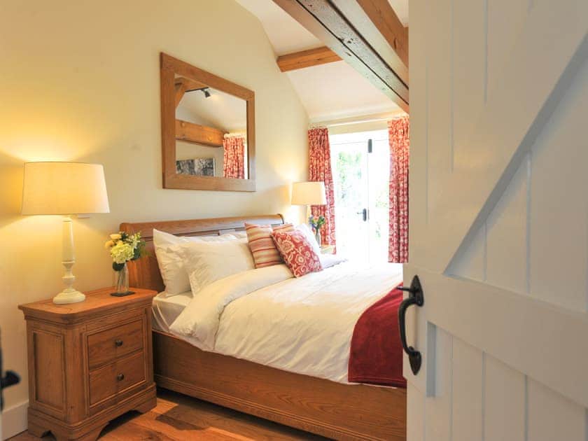 Double bedroom | Chestnut Cottage - Brook Farmhouse Cottages, Brook, near Brighstone